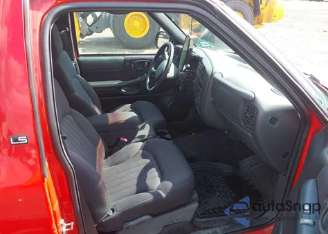 2003 Chevrolet S-10 Ls from USA, damaged, VIN 1GCCS14X738232296